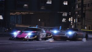 Deux voitures dérapent dans un virage serré en pleine nuit dans Screamer