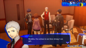 Akihiko et ses camarades discutent dans une salle commune dans Persona 3 Reload