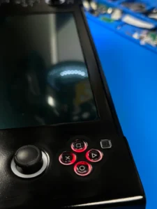 Vous rêviez d&rsquo;une PlayStation 4 portable ? Ce moddeur l&rsquo;a fait !