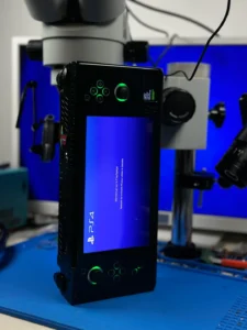 Vous rêviez d&rsquo;une PlayStation 4 portable ? Ce moddeur l&rsquo;a fait !