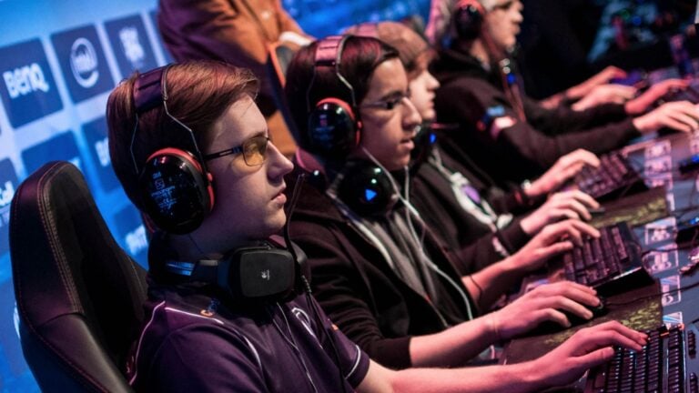 L&rsquo;esport à l&rsquo;école d&rsquo;ici 2030 : Matignon a validé le plan en secret et ça fait déjà polémique
