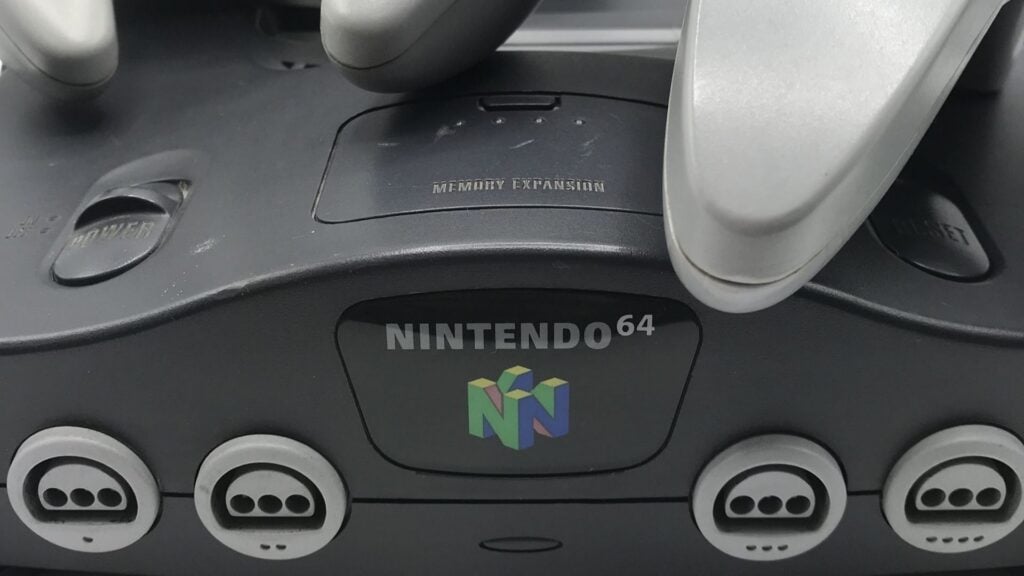 La Nintendo 64 fête son 30ème anniversaire. Comment cet échec commercial est devenu culte ?